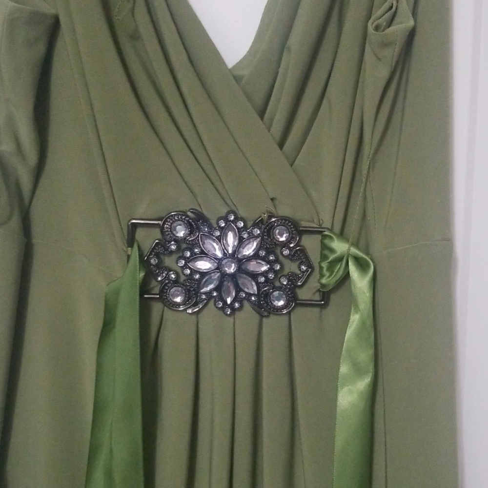 Dress - Picture 3 of 3
